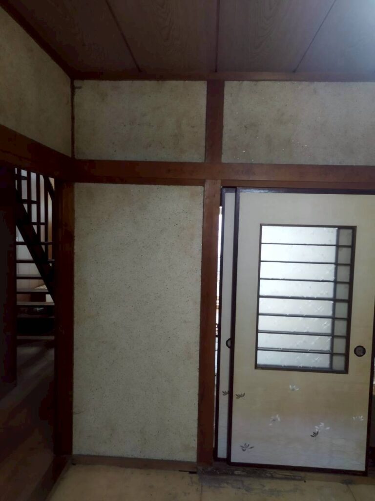 名古屋市｜築年数のある住宅を賃貸用に内装リフォーム（壁紙張り替え・床クッションフロア交換）