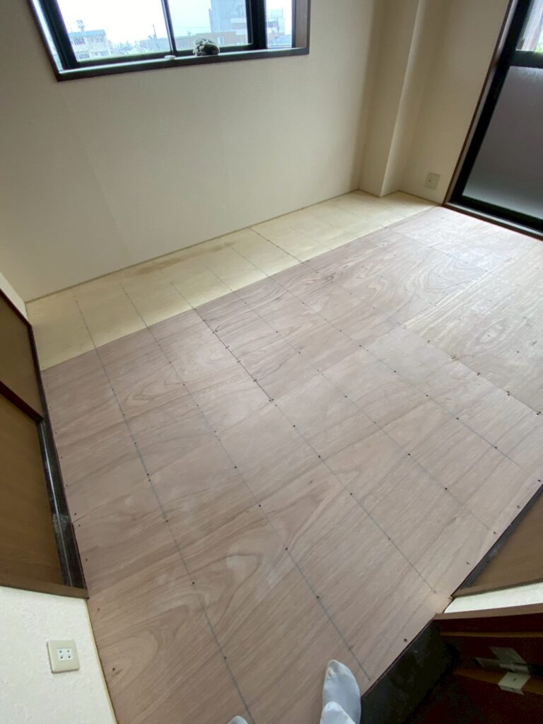 海部郡蟹江町｜和室を洋室へリフォーム。畳撤去後の段差を解消する「床上げ下地」施工事例